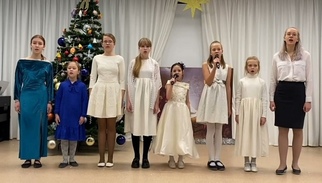 Под свечами трепещут иголки (муз. М.Малевича, сл. И.Рутенина) хор храма вмч. Димитрия Солунского