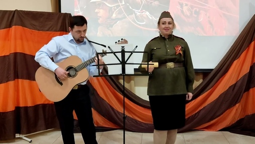 Темная ночь (муз. Н. Богословский, сл. В. Агатов) исполняют С. Акимова и М. Яцкевич