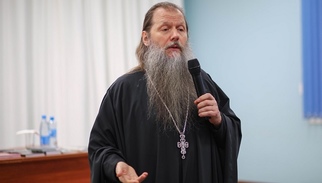 Протоиерей Артемий Владимиров: «Мы призваны к тому, чтобы будни другого человека превращать в праздник»